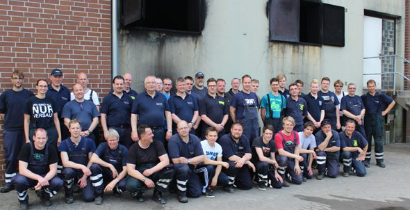 2014:Team Feuerwehr Wedemark am Brandhaus Fassberg